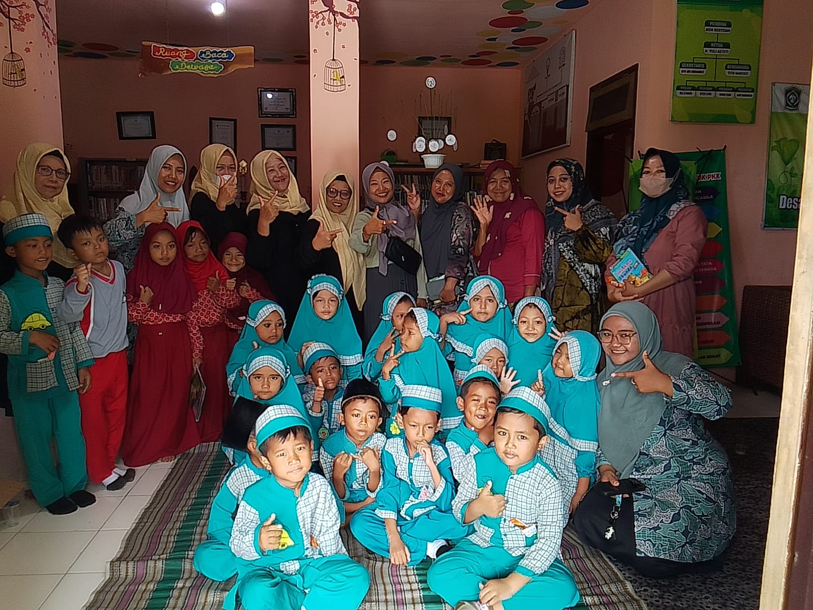 Kegiatan Literasi di Perpustakaan Desa Tunas Bangsa, Meriah dengan Kehadiran Anak-Anak PAUD